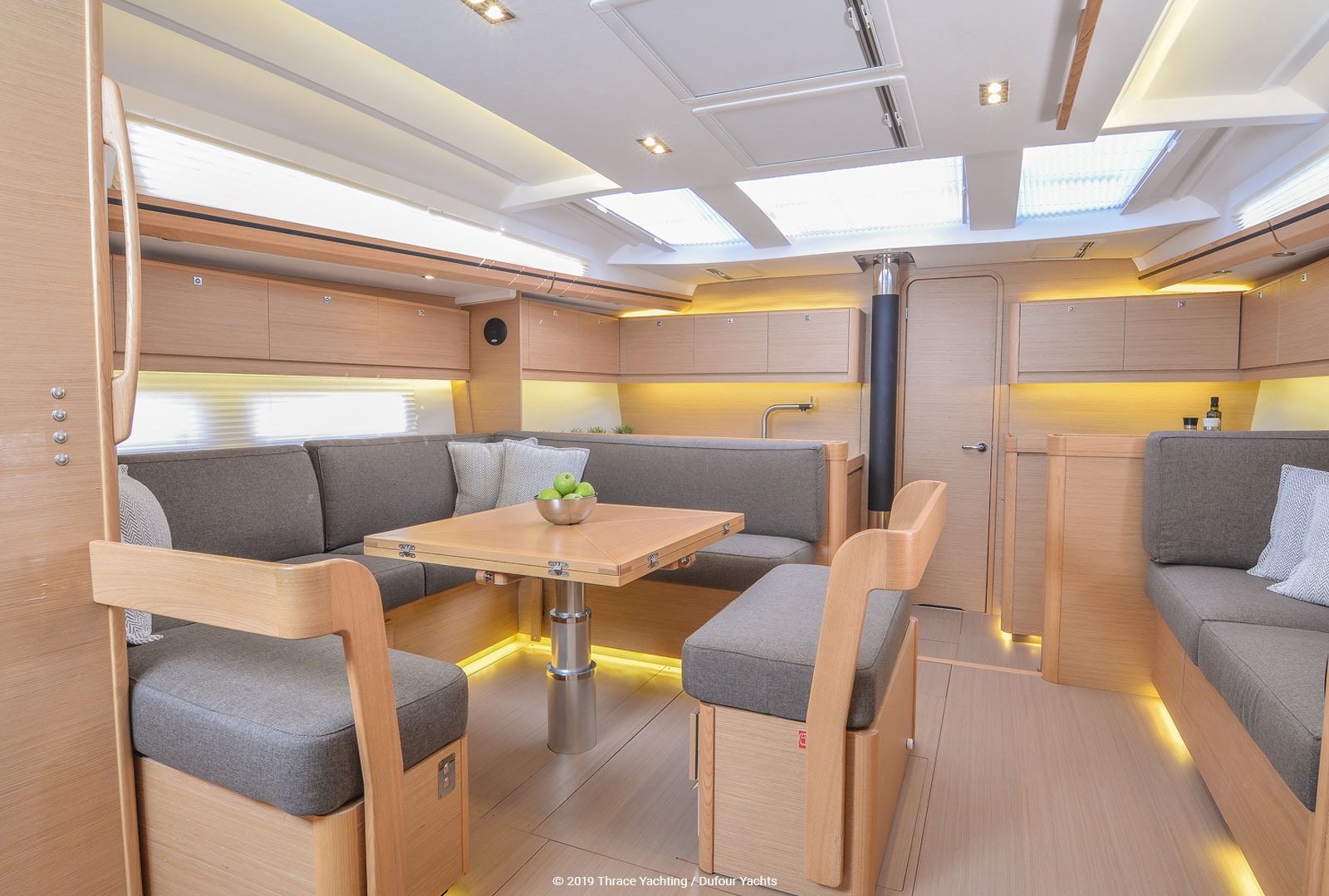 Dufour 520 interior_1 Dufour 520 interior_1