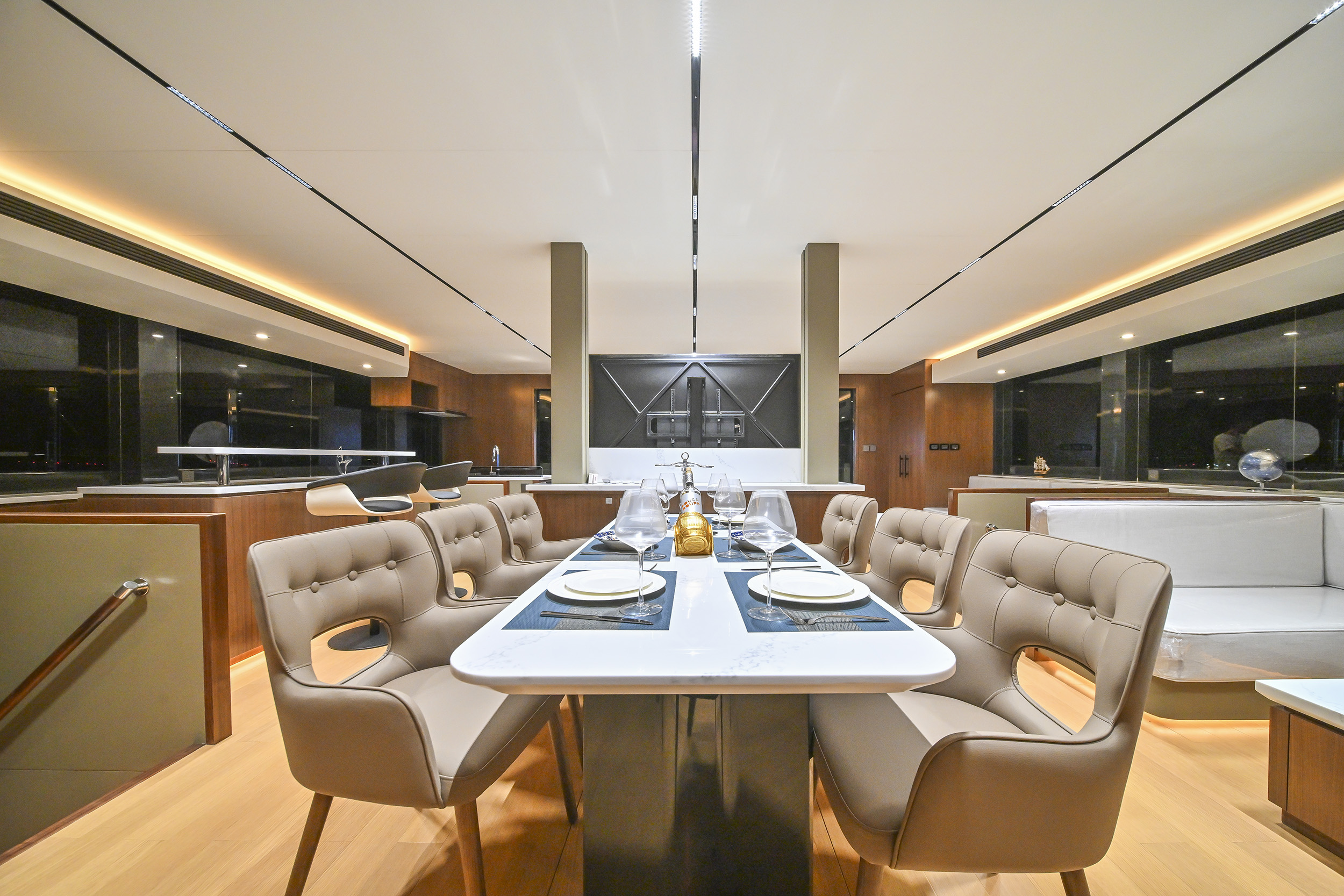 EVITA p/c evita - interior  image 2