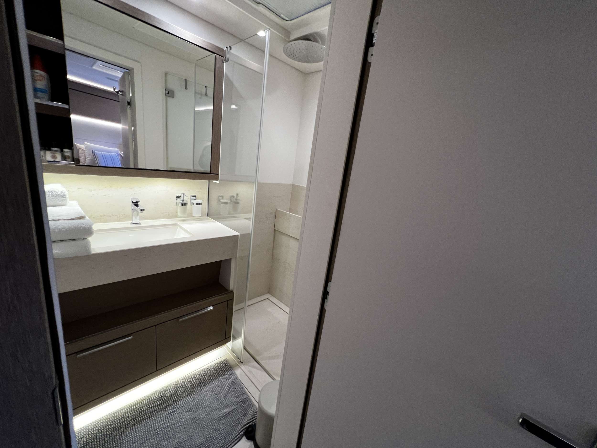 Just Marie II p/c just marie ii - interior  image 2